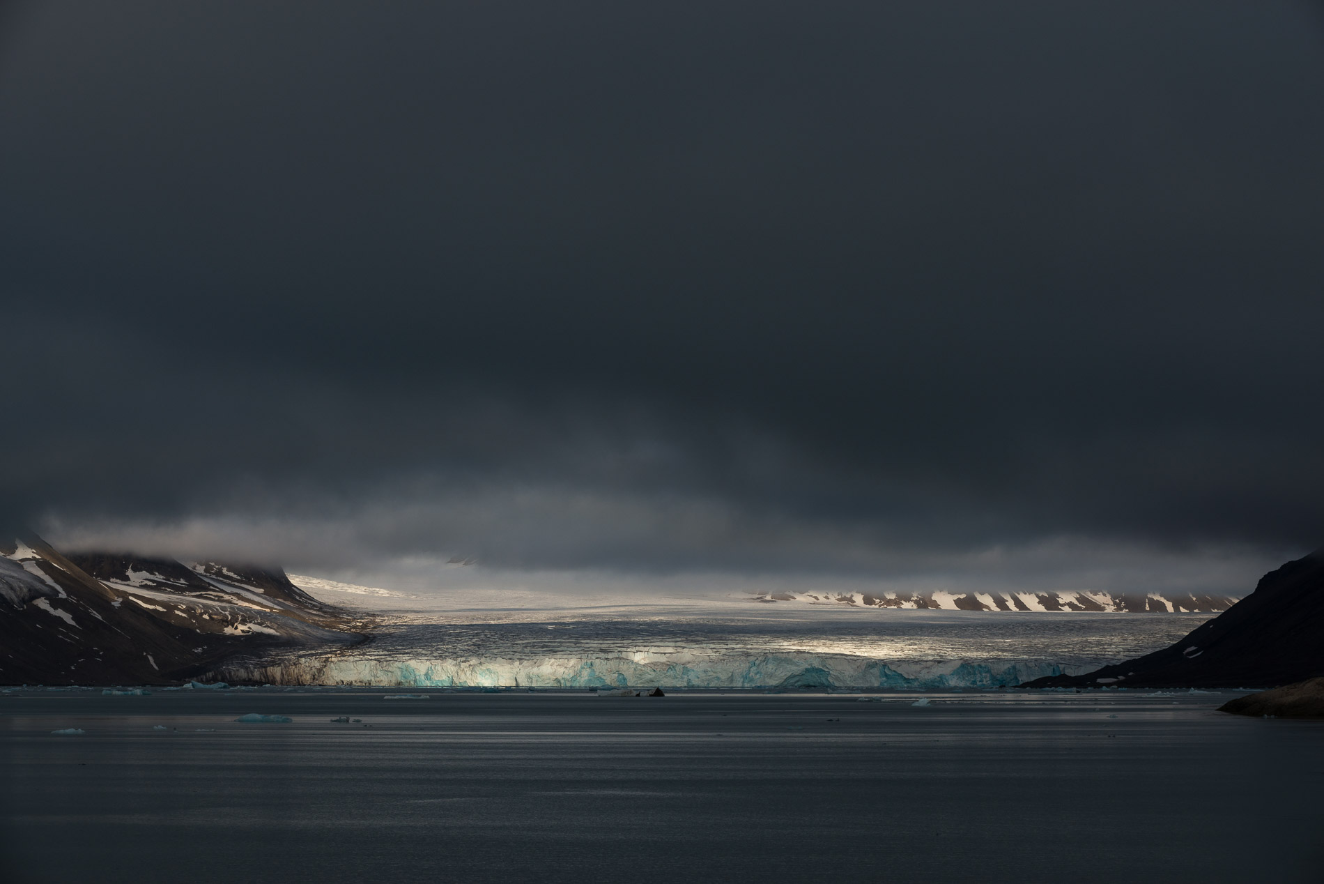 Paysages de glaciers du Svalbard.