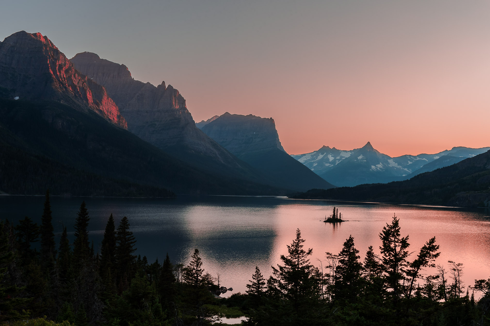 Coucher de soleil sur Goose Island, Parc National Glacier, Montana. Etats-Unis